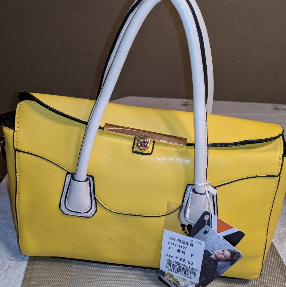 Handbag in excellence price,,,,😊😚😊